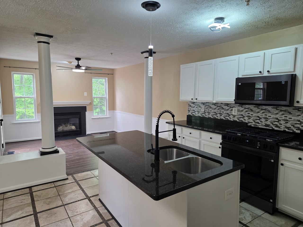 8063 Bloomsbury Pl - Photo 2 of 32