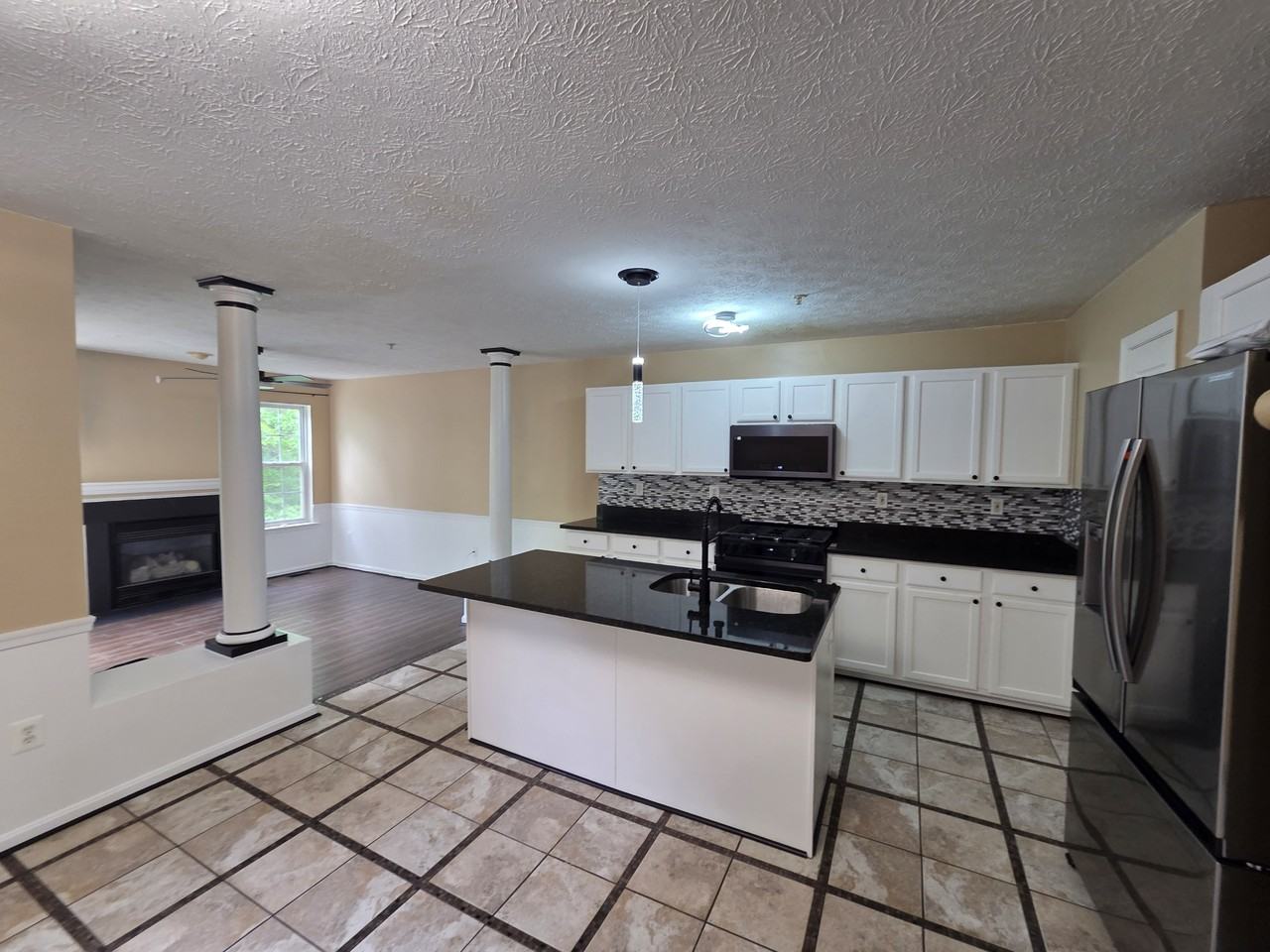 8063 Bloomsbury Pl - Photo 3 of 32