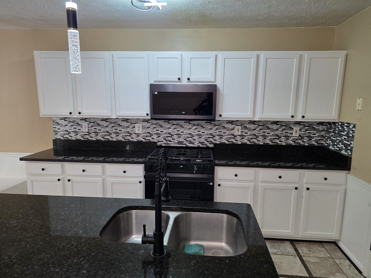 8063 Bloomsbury Pl - Photo 4 of 32