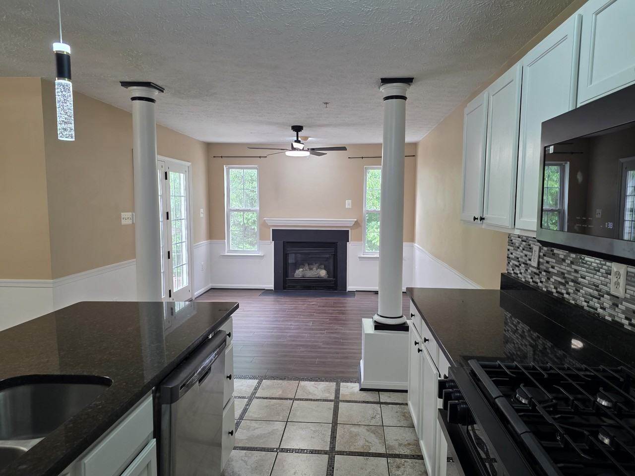 8063 Bloomsbury Pl - Photo 5 of 32