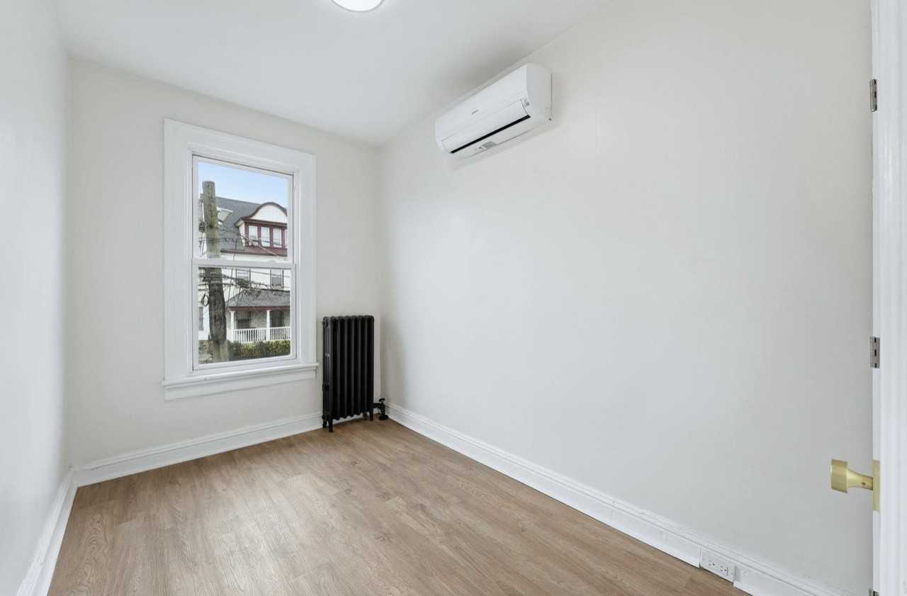 114 Oak St #3 - Photo 4 of 10