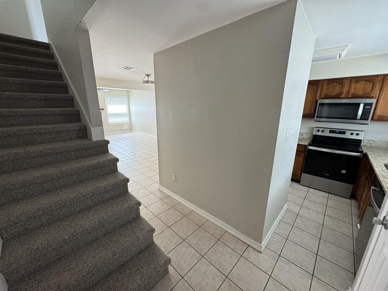 217 Clearview Pkwy #A - Photo 5 of 8