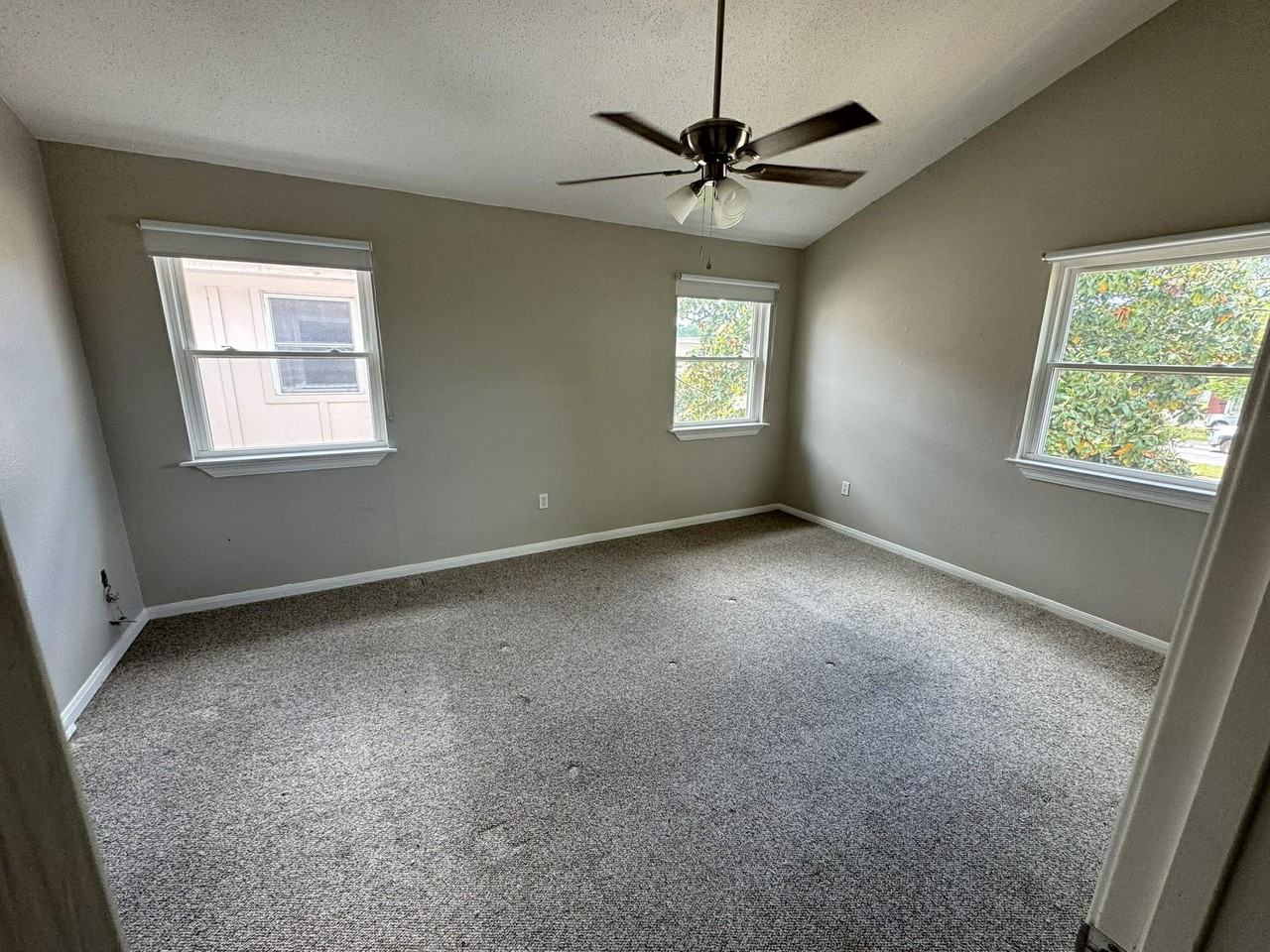 217 Clearview Pkwy #A - Photo 6 of 8