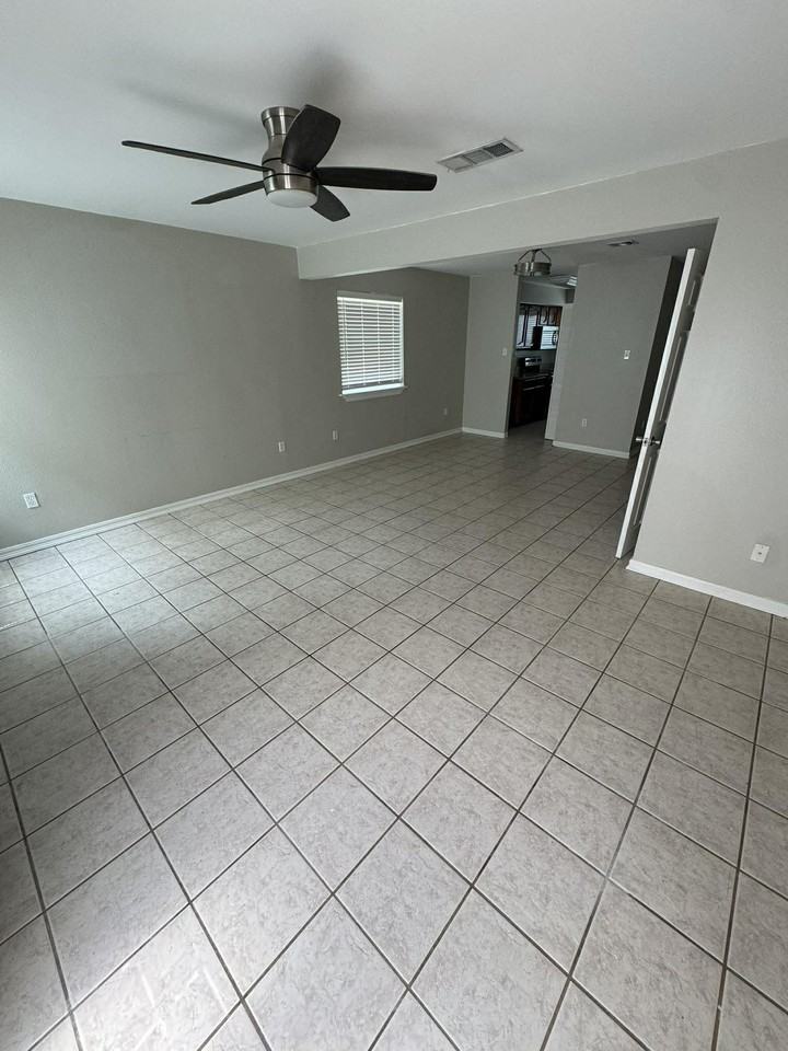 217 Clearview Pkwy #A - Photo 7 of 8