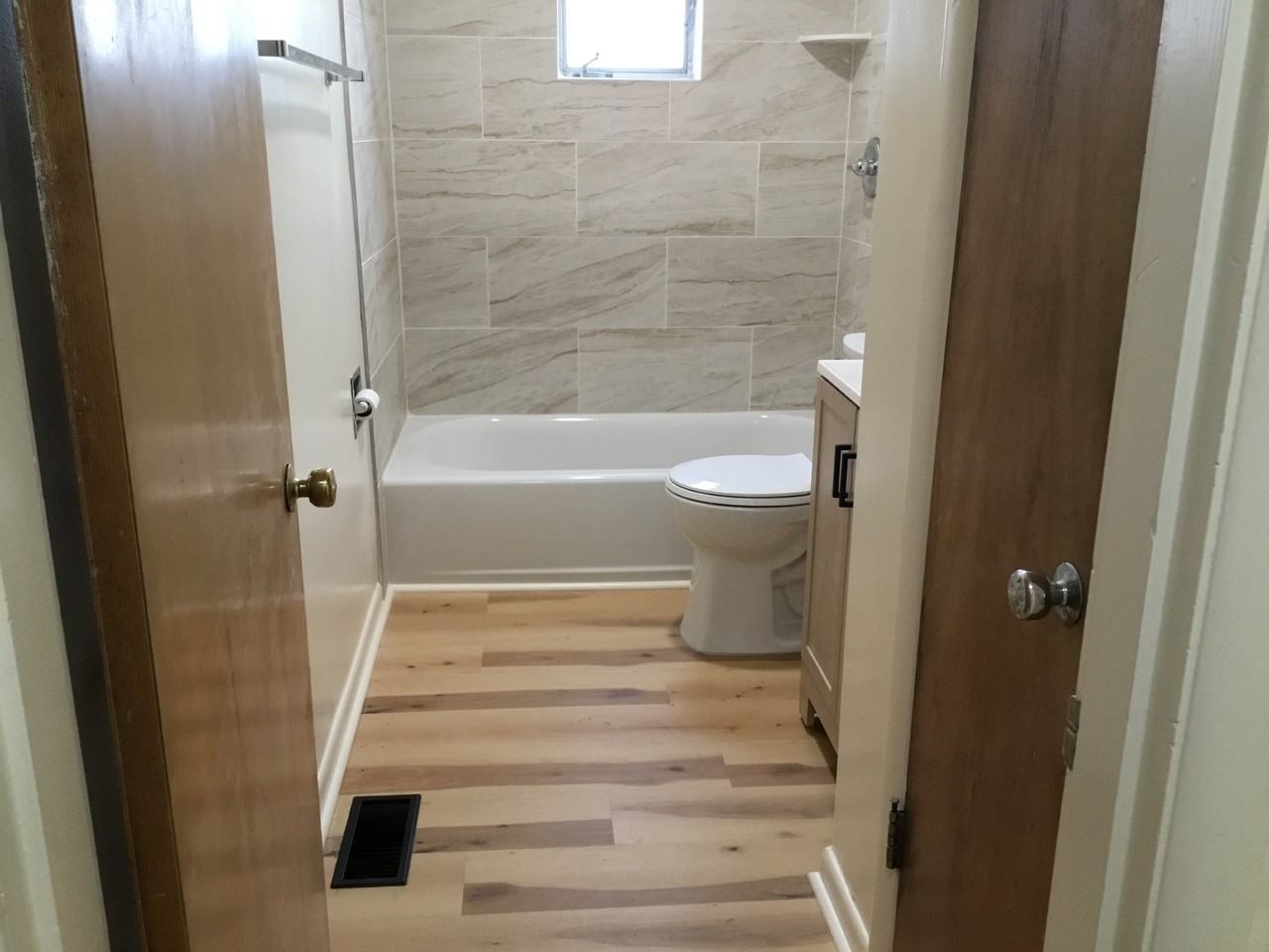 342 Grosvenor Ave #2 - Photo 3 of 7
