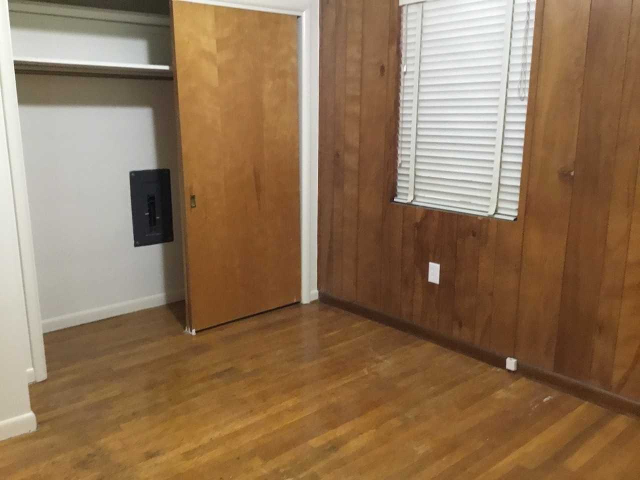 342 Grosvenor Ave #2 - Photo 6 of 7