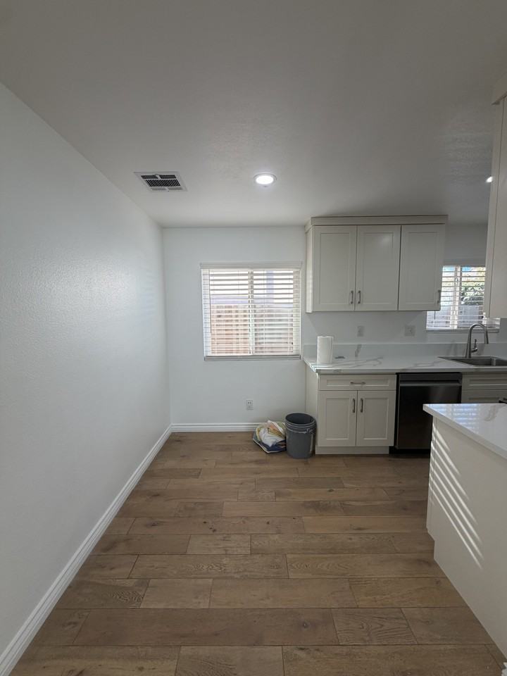 820 Geneva Ave #B - Photo 4 of 24