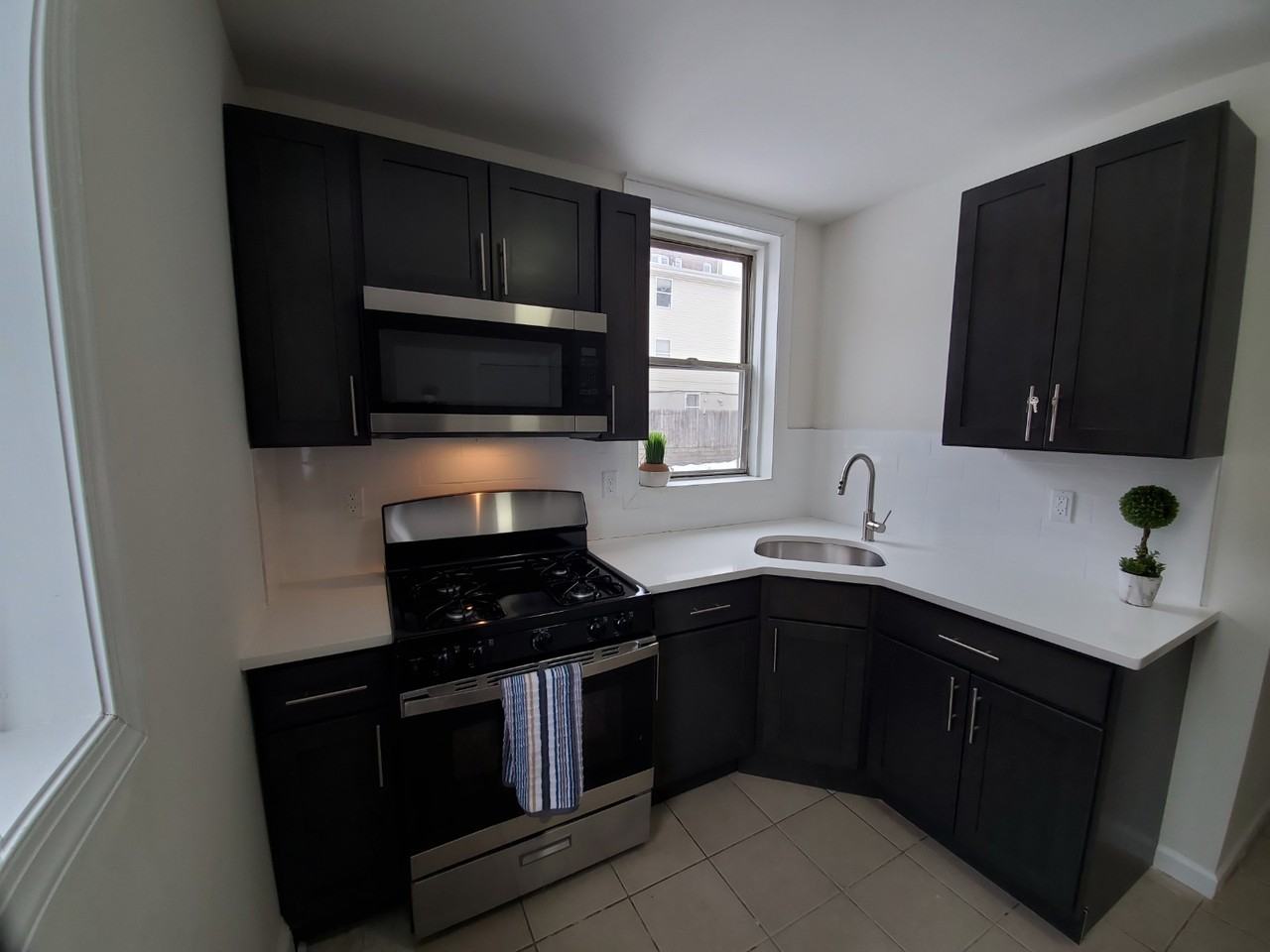 307 William St #D - Photo 3 of 11