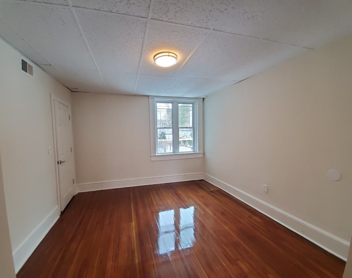 307 William St #D - Photo 6 of 11