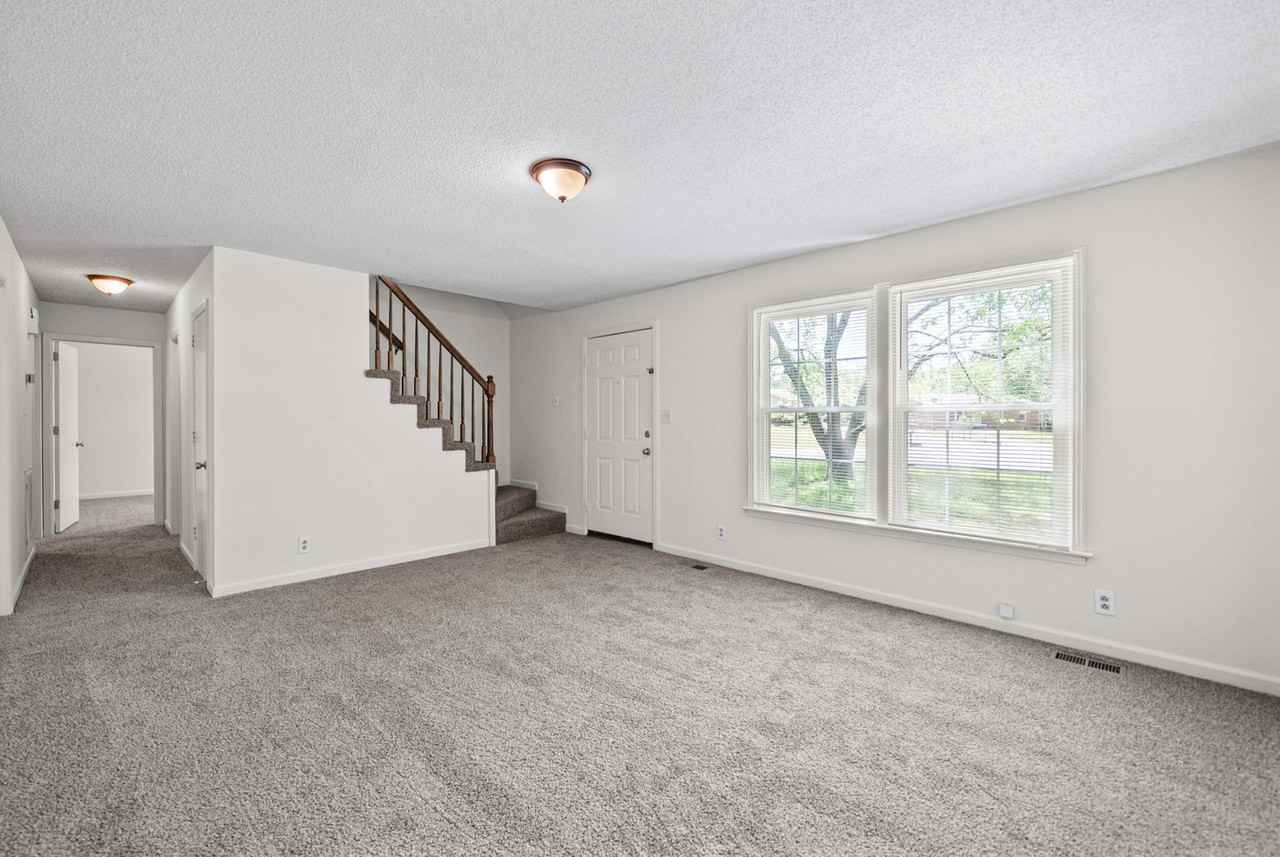 397 Elaine Dr - Photo 4 of 32