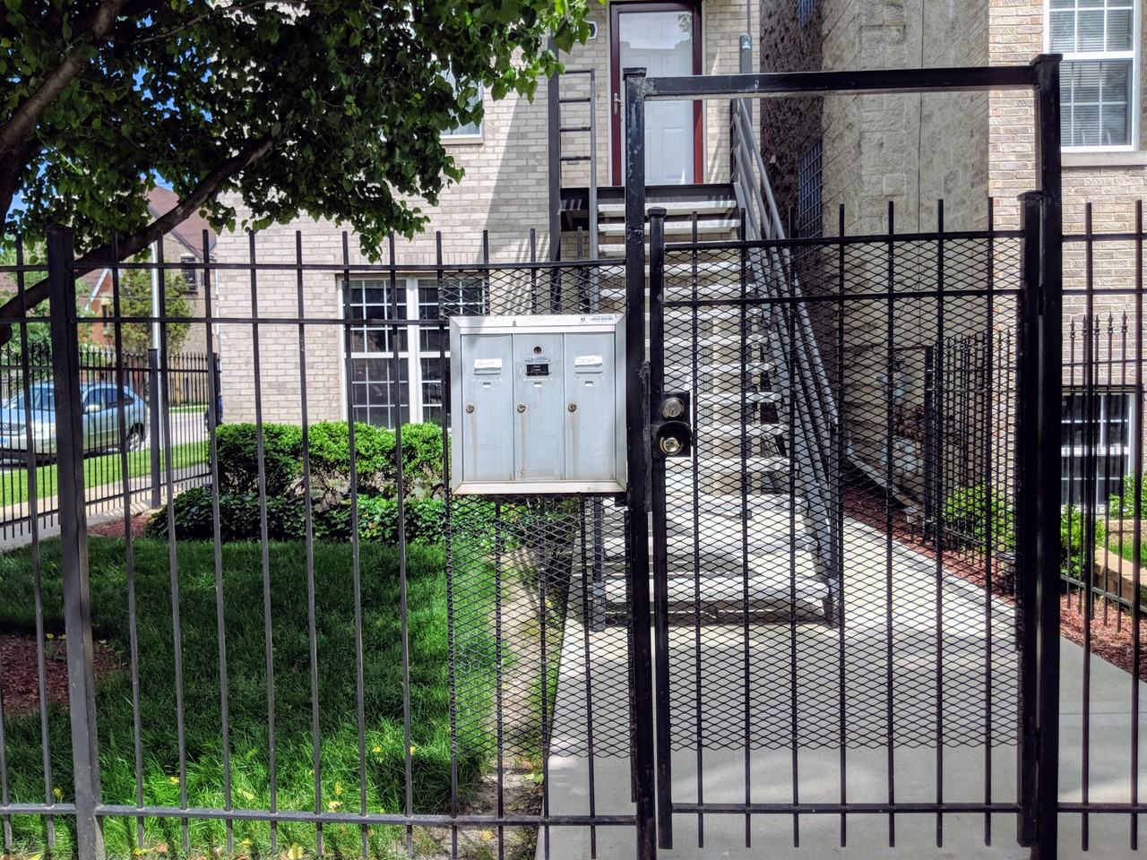 1457 N Rockwell St #1 - Photo 4 of 22