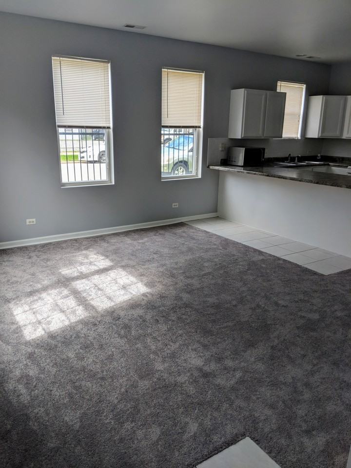1457 N Rockwell St #1 - Photo 5 of 22