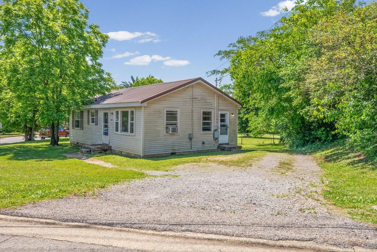 400 Highland Cir - Photo 2 of 25