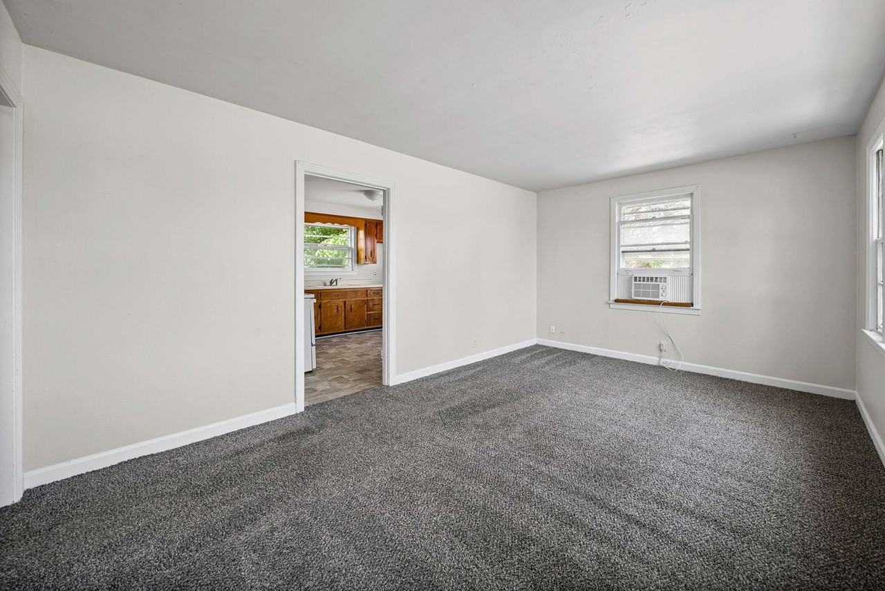 400 Highland Cir - Photo 3 of 25
