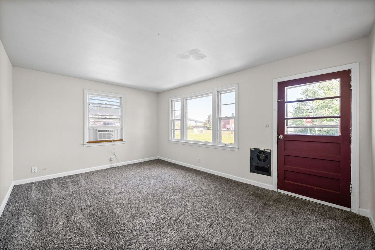 400 Highland Cir - Photo 4 of 25