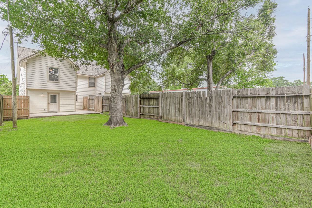 213 Foster St - Photo 2 of 22