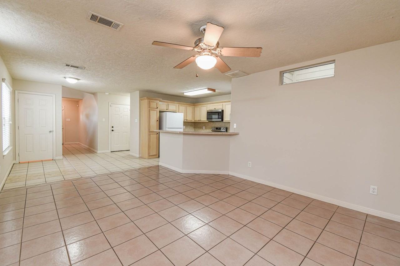 213 Foster St - Photo 4 of 22
