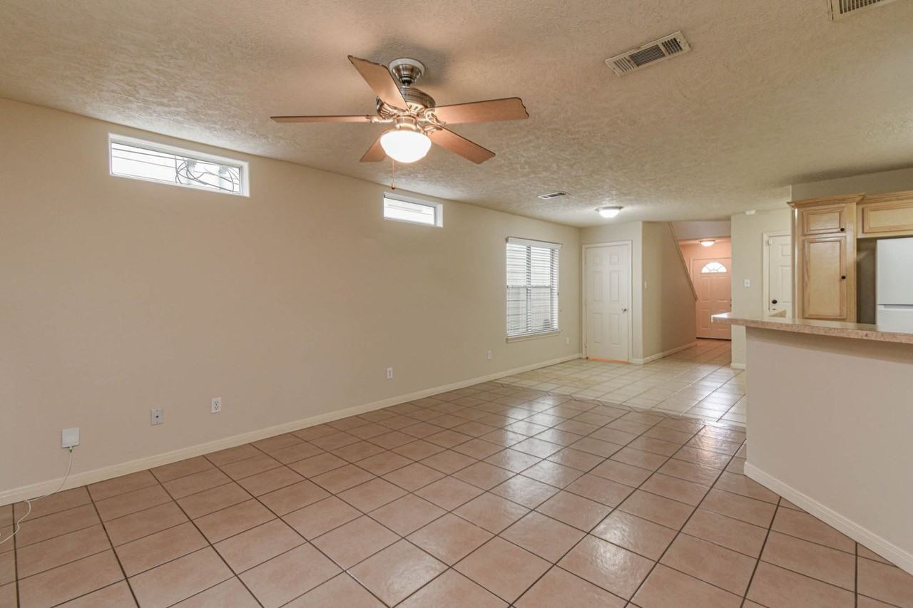 213 Foster St - Photo 5 of 22