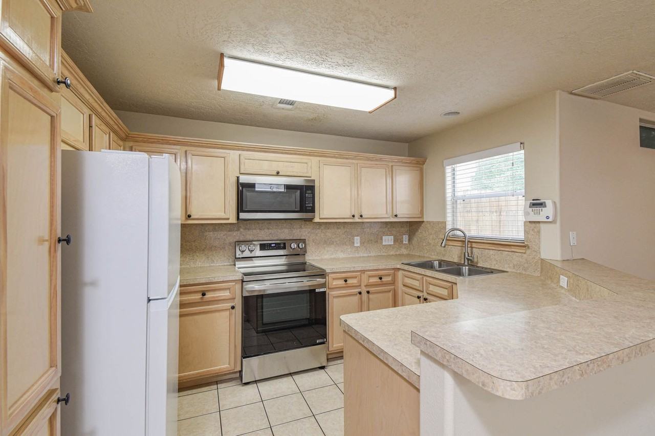 213 Foster St - Photo 7 of 22