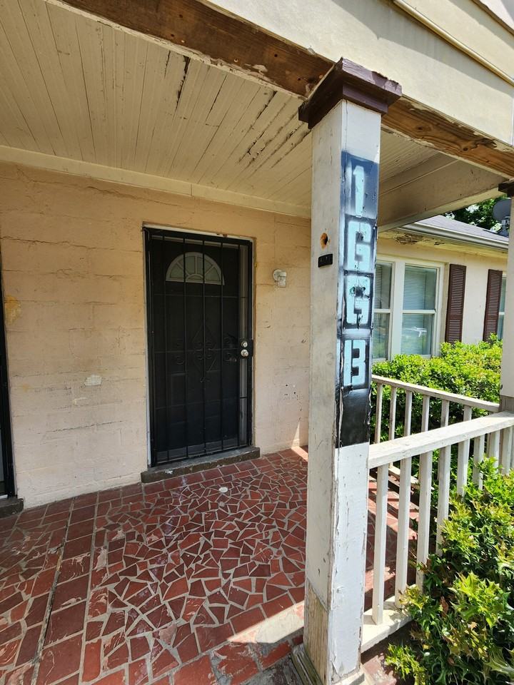 166 1st Street SWUnit B #B - Photo 2 of 13