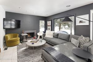 featured image of 814 W Bleeker St #E4