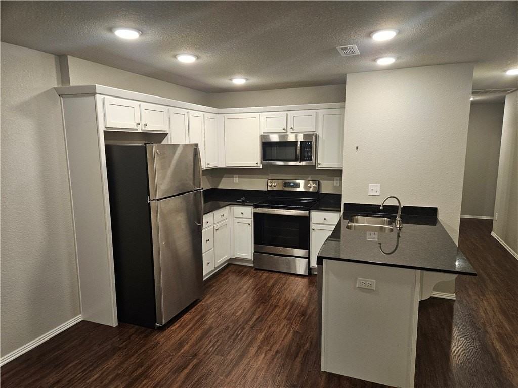 2489 N Brophy Ave - Photo 2 of 12