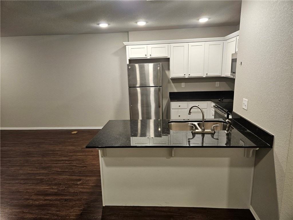 2489 N Brophy Ave - Photo 4 of 12