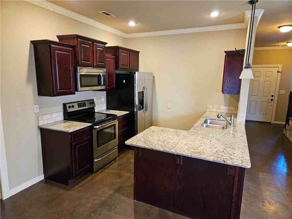 2652 N Valencia Ave - Photo 3 of 15
