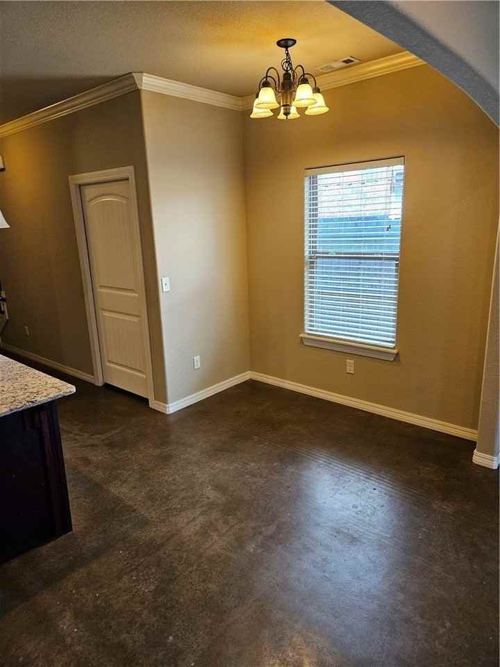 2652 N Valencia Ave - Photo 4 of 15