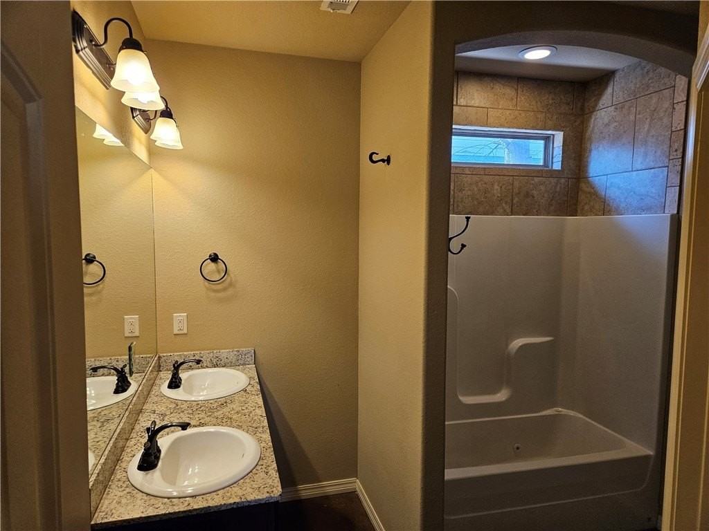 2652 N Valencia Ave - Photo 5 of 15