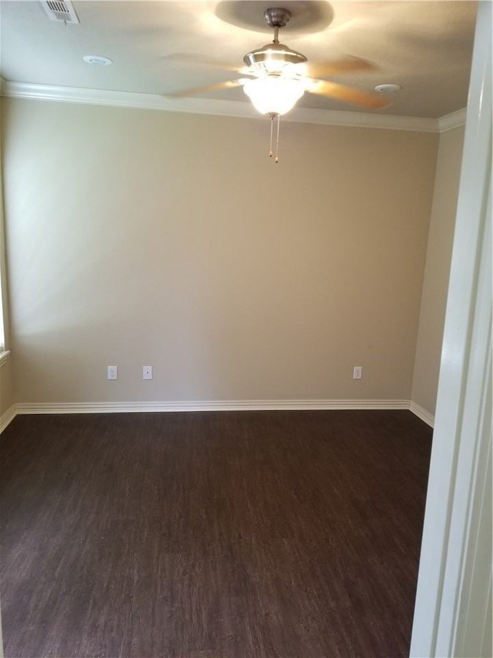 637 N Longfellow Ln - Photo 5 of 10