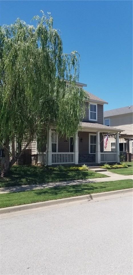 631 N Longfellow Ln - Photo 2 of 14