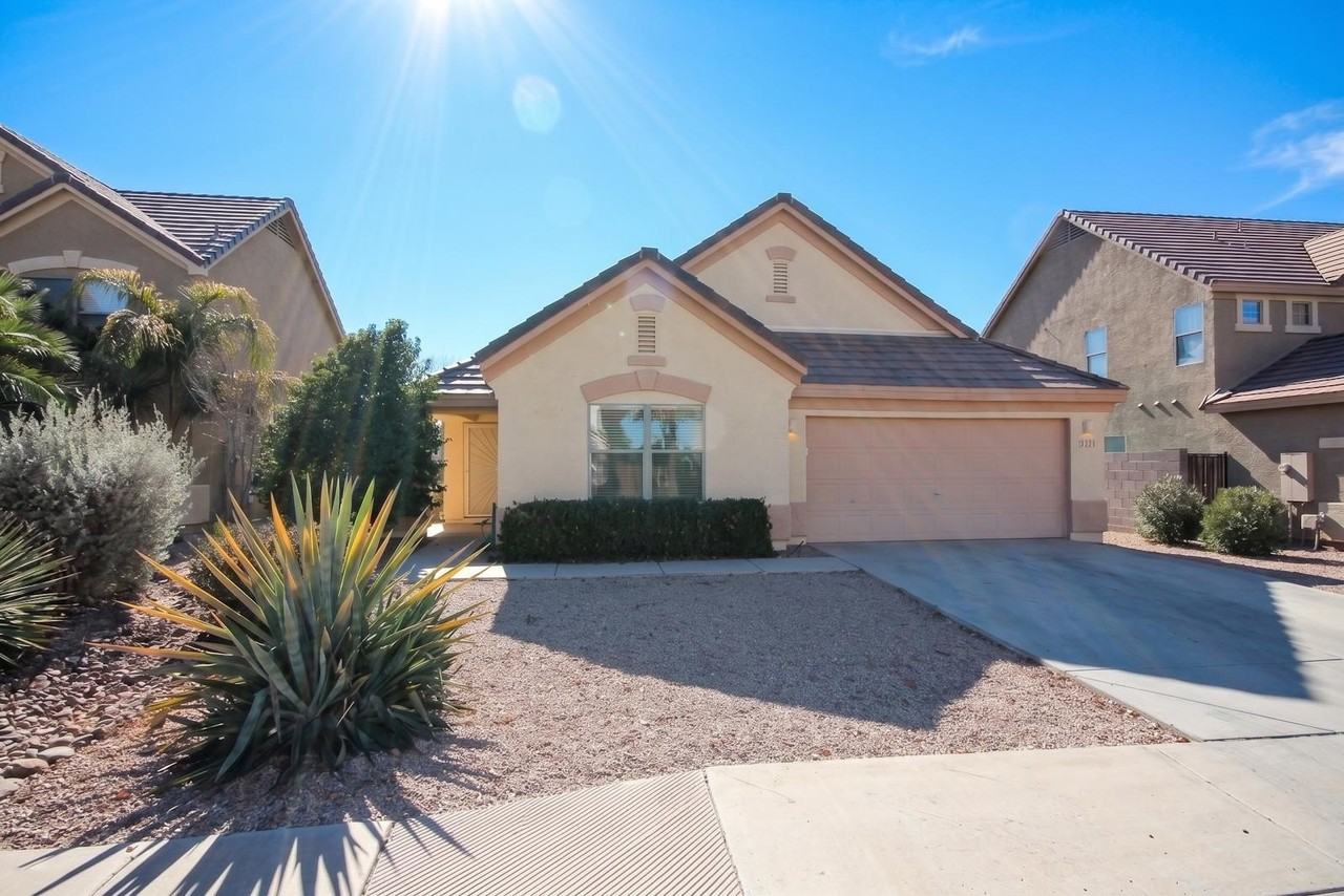 2423 E Winged Foot Dr