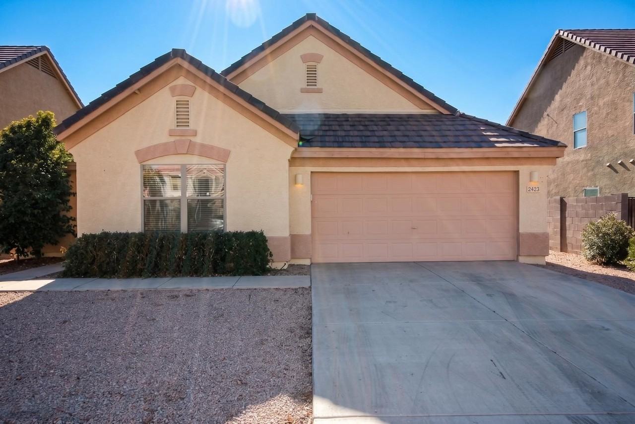 2423 E Winged Foot Dr - Photo 2 of 16