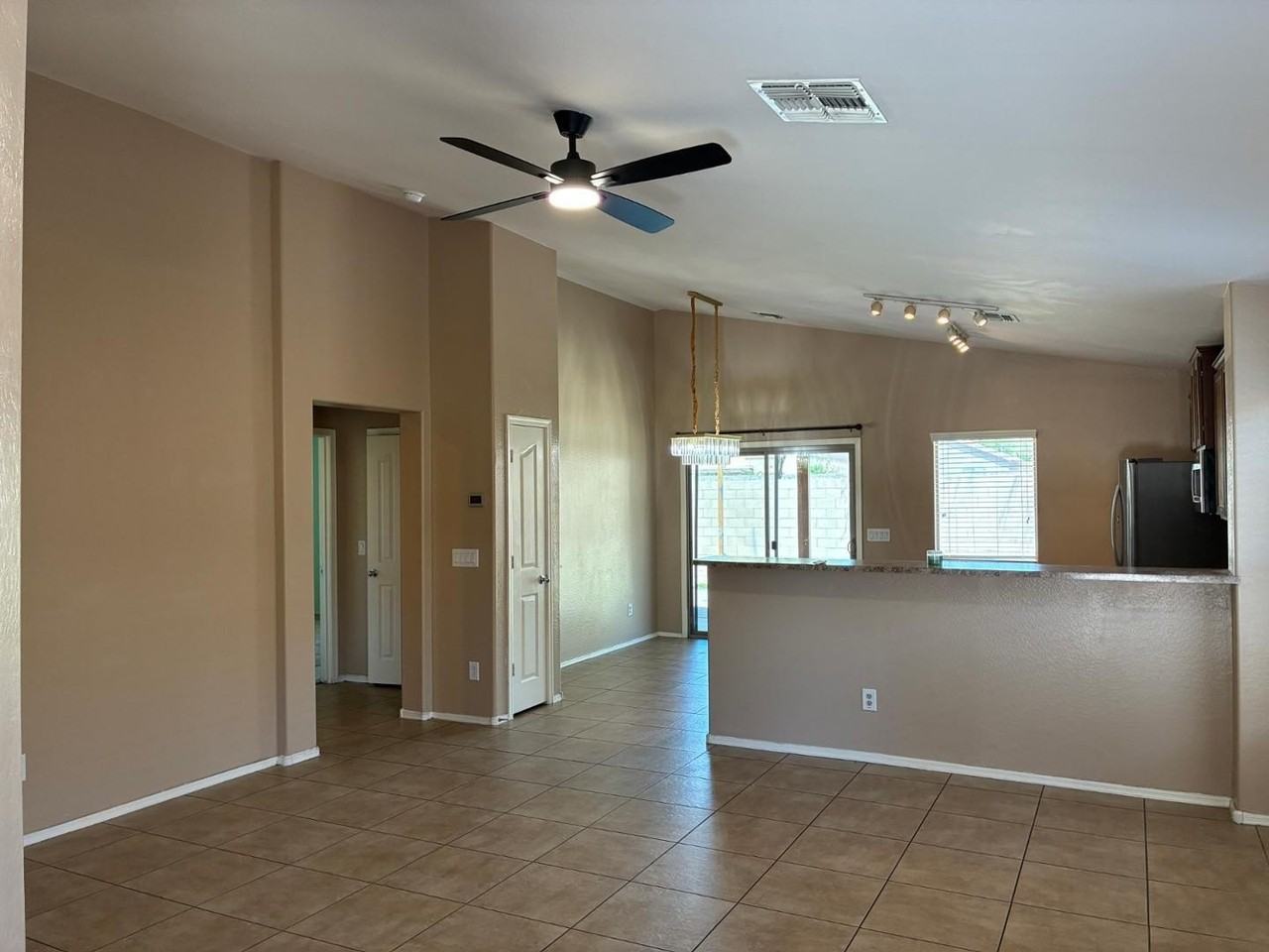 23826 W Yavapai St - Photo 5 of 40