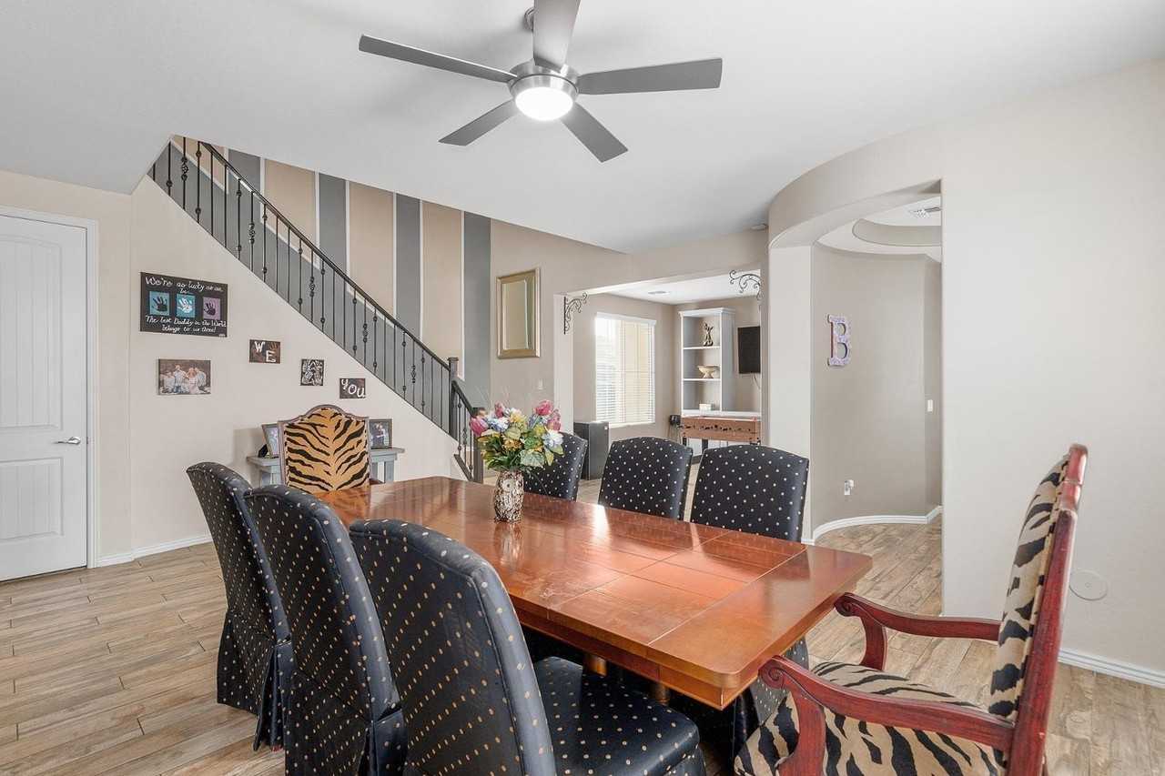 15658 W Cortez St - Photo 6 of 38