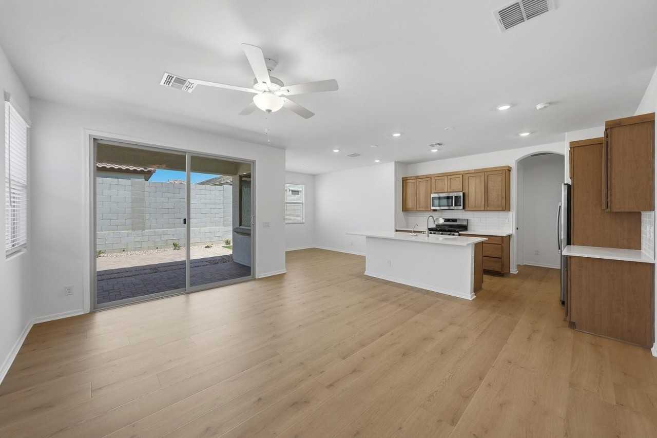 16194 W Soft Wind Dr - Photo 2 of 14