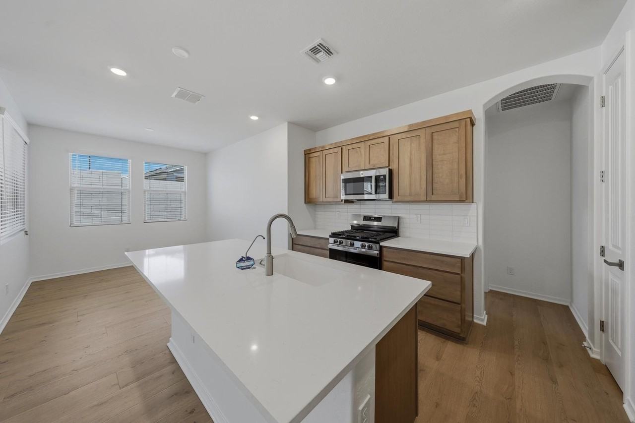 16194 W Soft Wind Dr - Photo 3 of 14