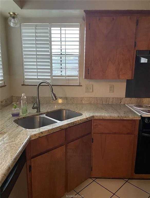 4713 Pembrook Ln - Photo 7 of 23