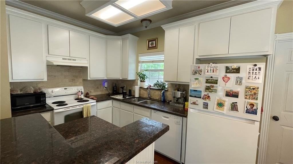 3689 Holick Ln - Photo 5 of 13