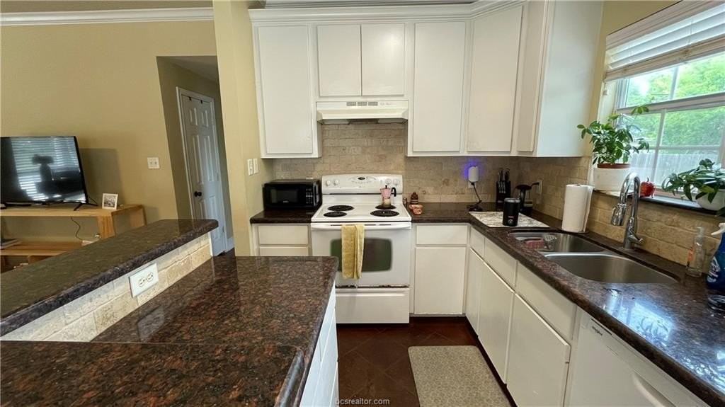 3689 Holick Ln - Photo 6 of 13