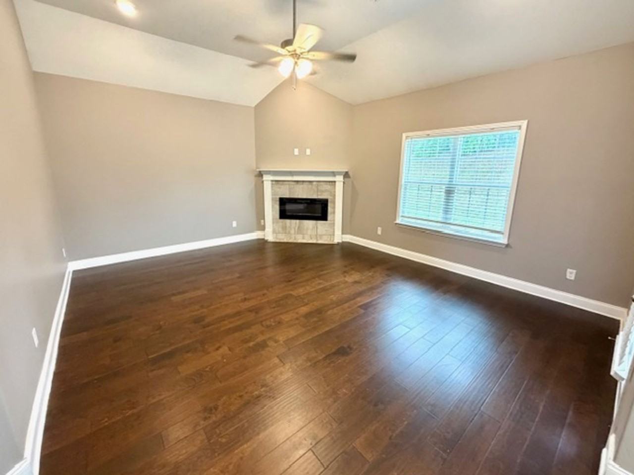6321 Darwood Dr - Photo 3 of 12