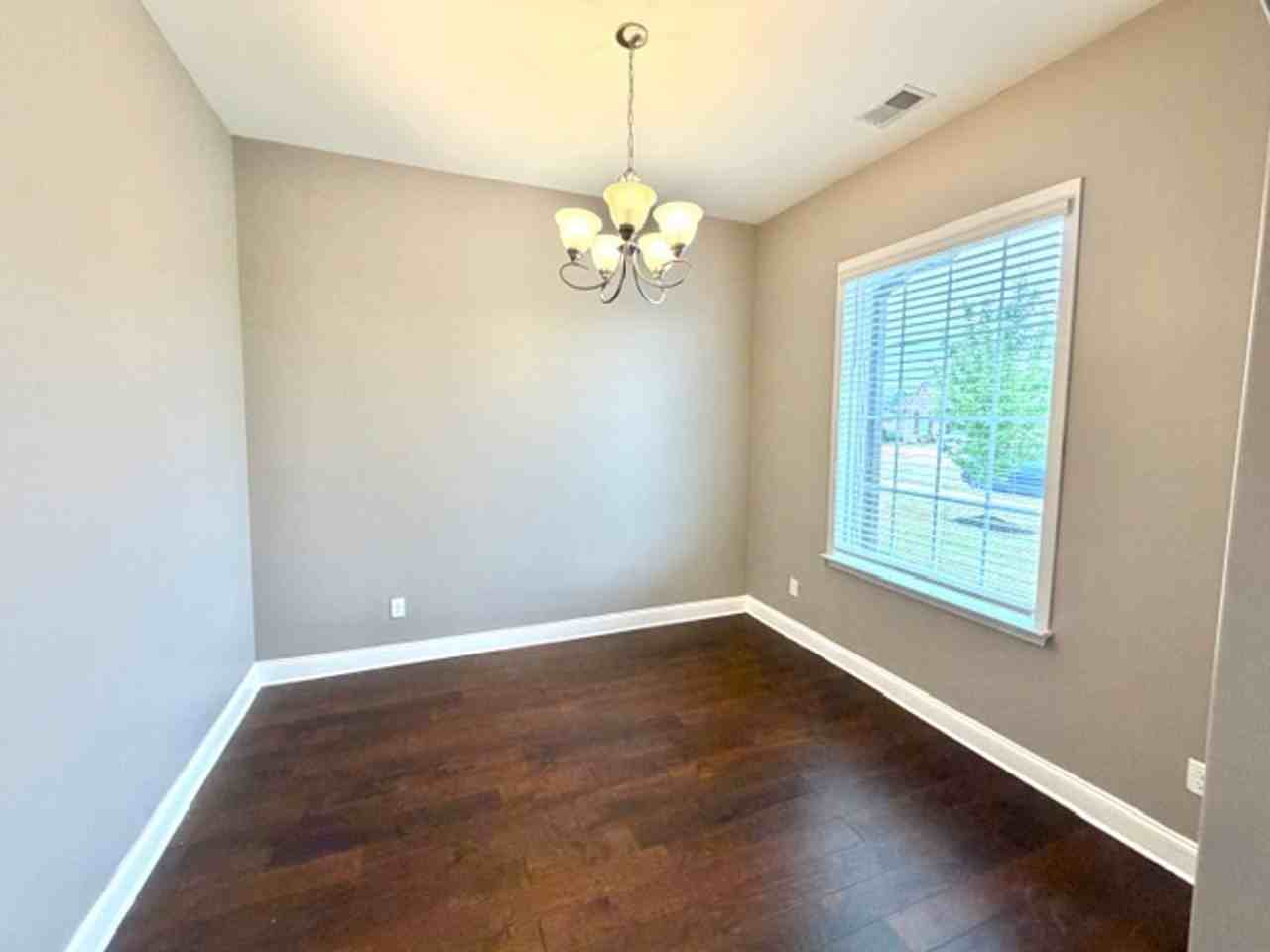 6321 Darwood Dr - Photo 4 of 12