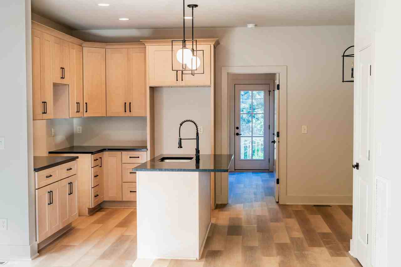 104 Norman Ln - Photo 5 of 12