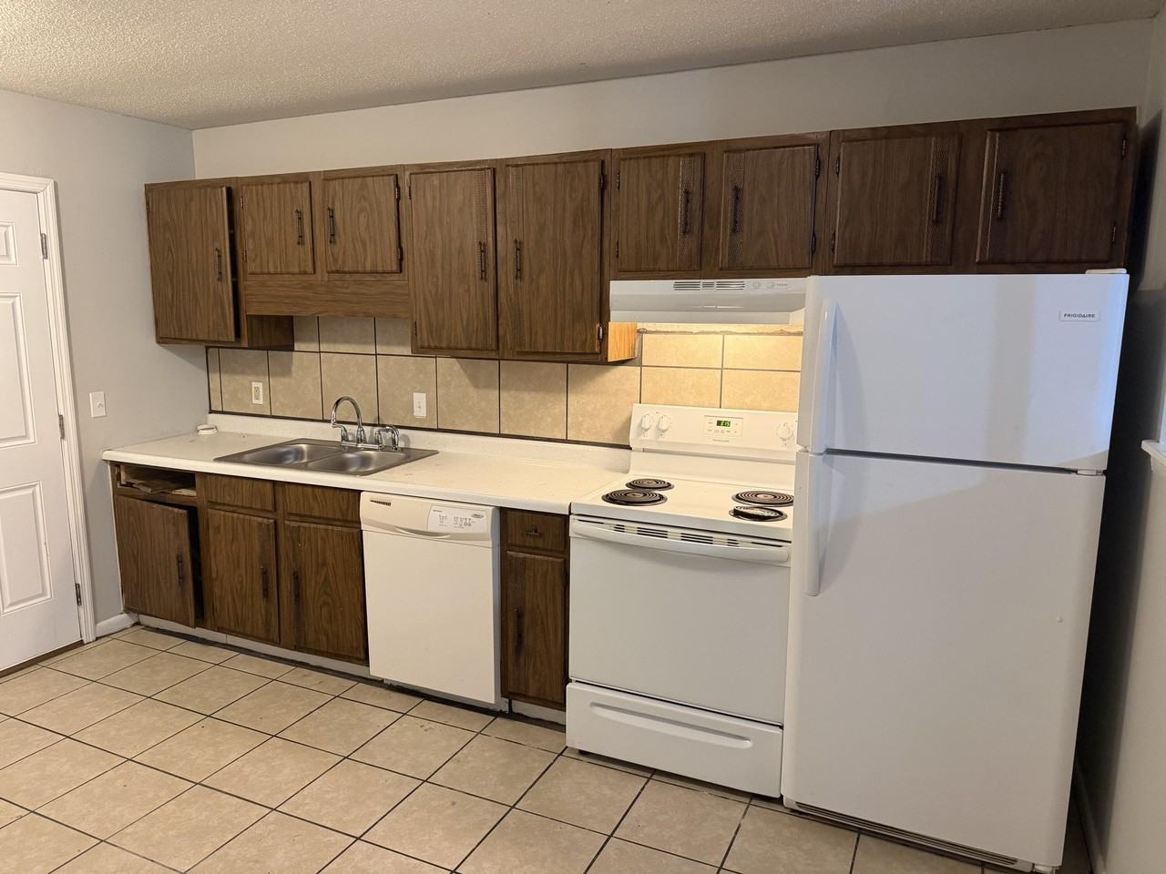 1682 Hamlet Dr - Photo 2 of 12