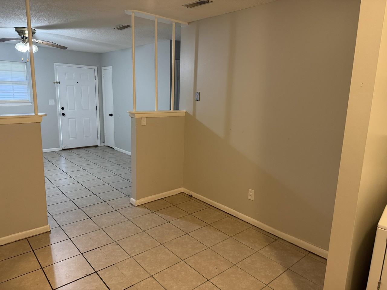 1682 Hamlet Dr - Photo 4 of 12