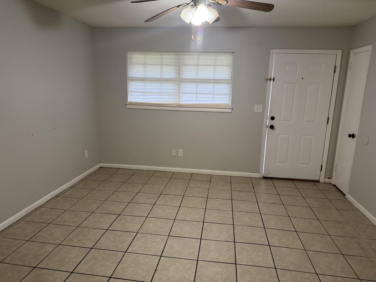 1682 Hamlet Dr - Photo 5 of 12