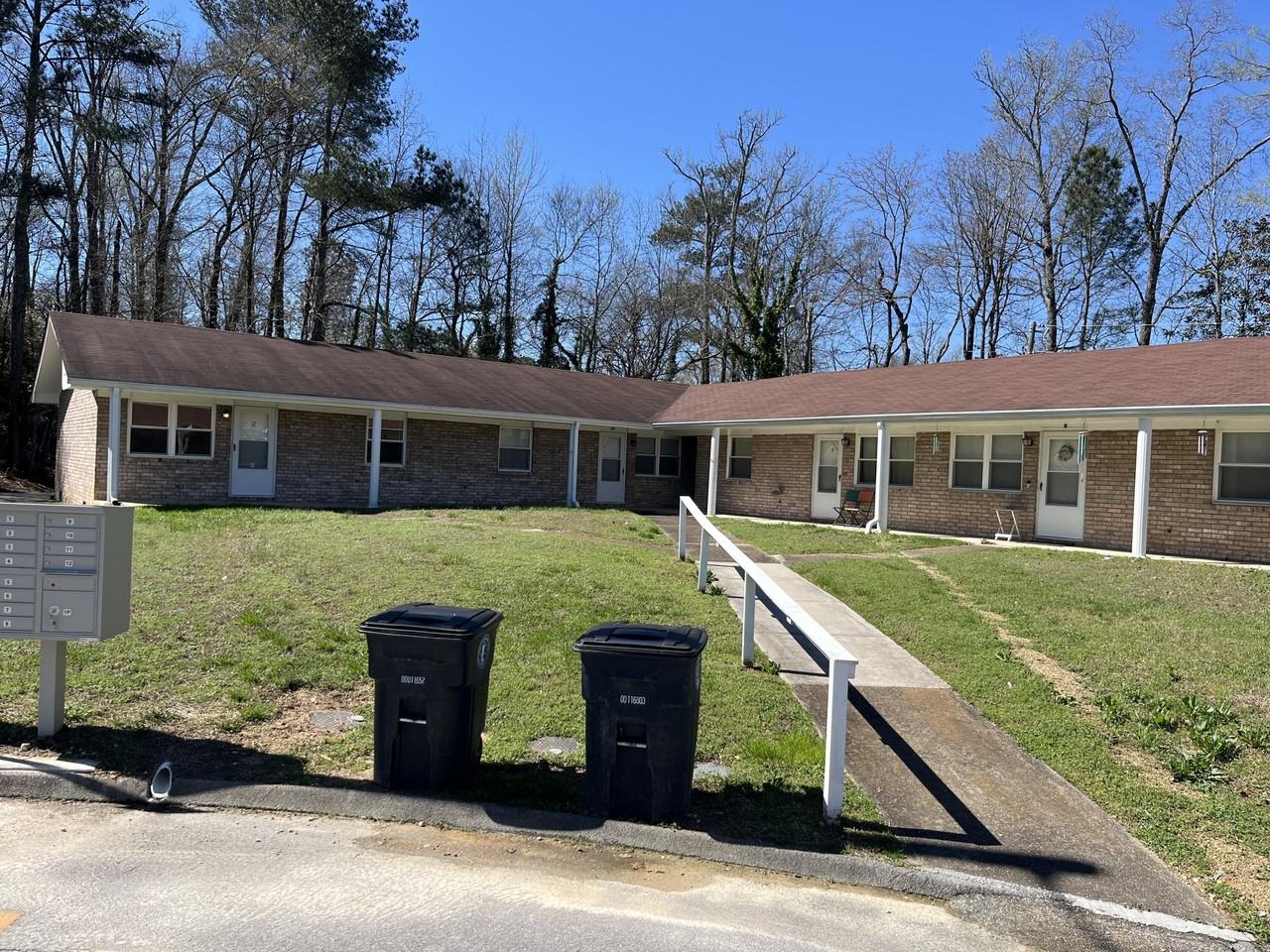1413 Mana Ln - Photo 2 of 14