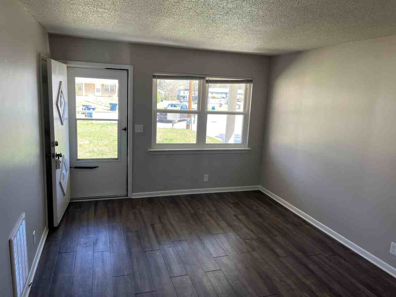 1413 Mana Ln - Photo 3 of 14