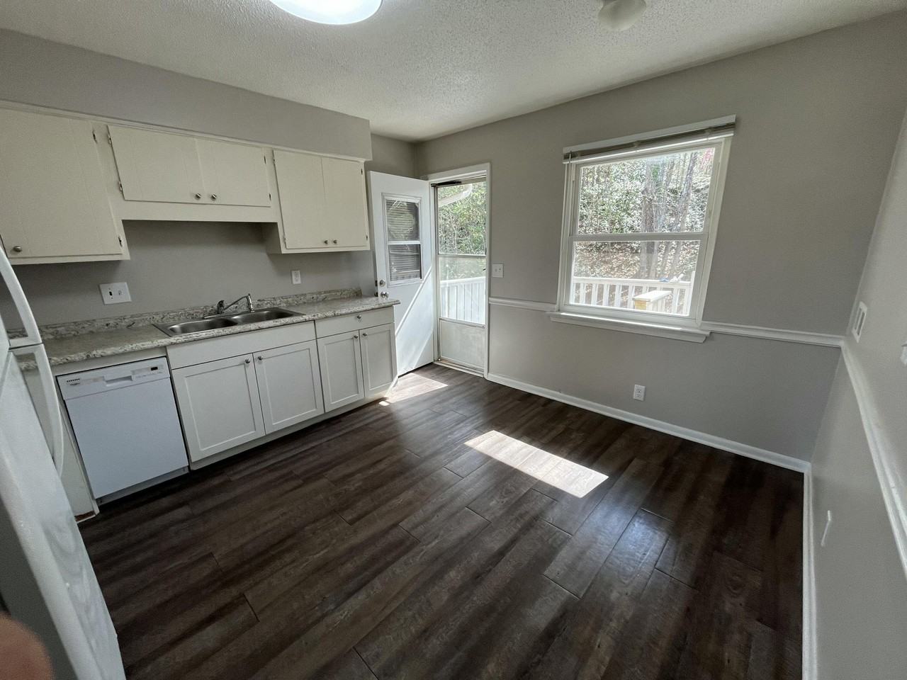 1413 Mana Ln - Photo 6 of 14